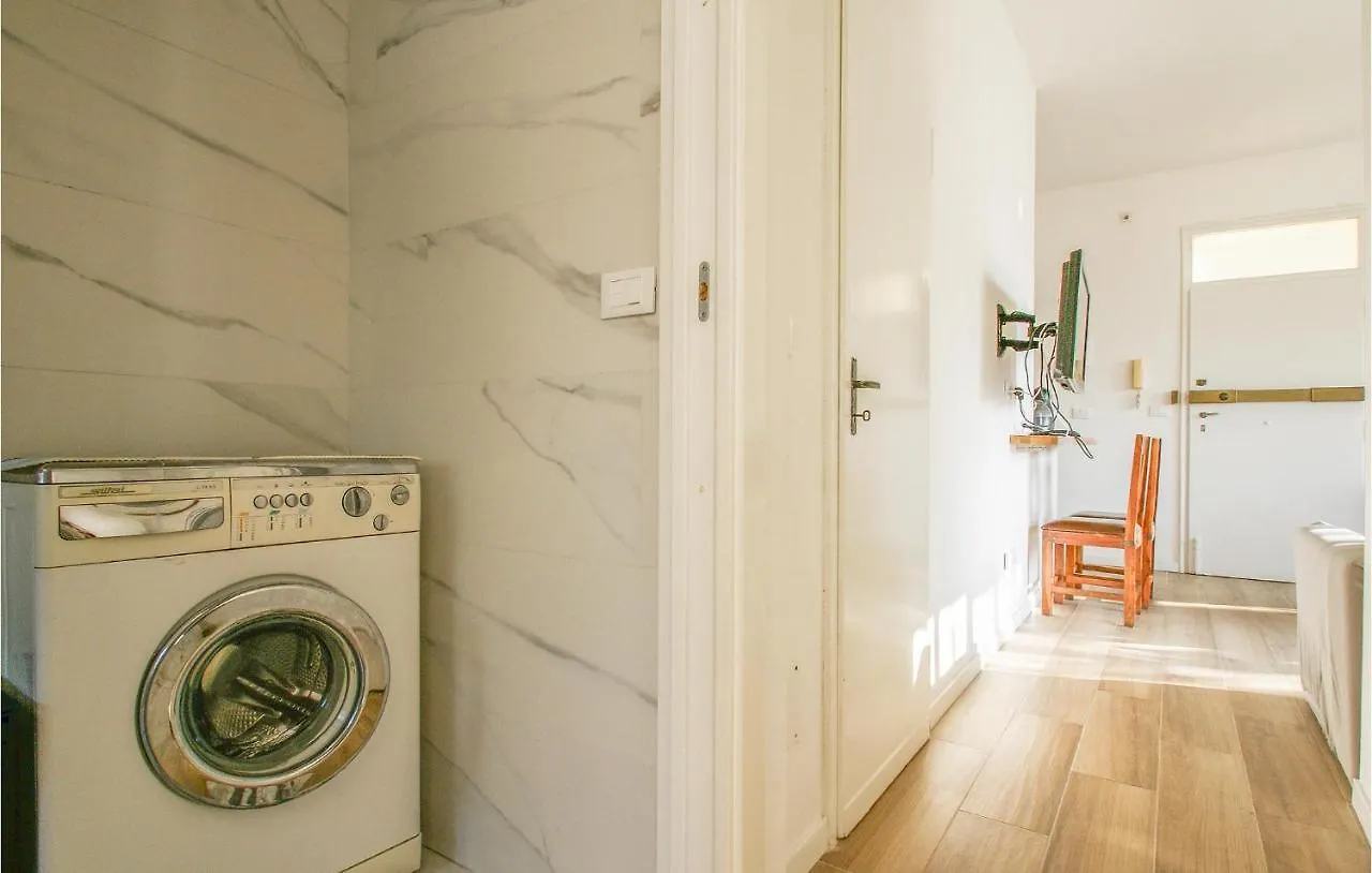 2 Bedroom Cozy Apartment In ليدو دي بومبوسا